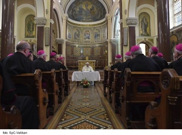 Írski arcibiskupi sa ohradili proti zákazu bohoslužieb