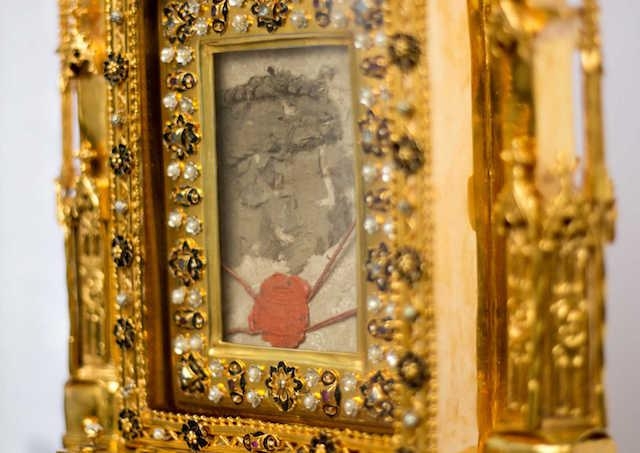 V nedeľu opäť požehnajú Slovensko relikviou Kristovej krvi z lietadla