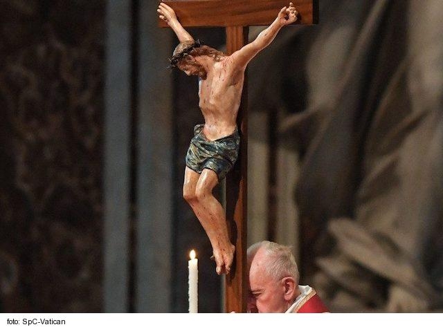 Pápež bude sláviť Veľký týždeň i krížovú cestu vo Vatikáne bez ľudí