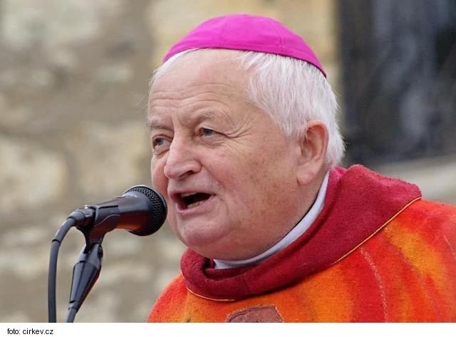 Pražský emeritný pomocný biskup Karel Herbst je v nemocnici
