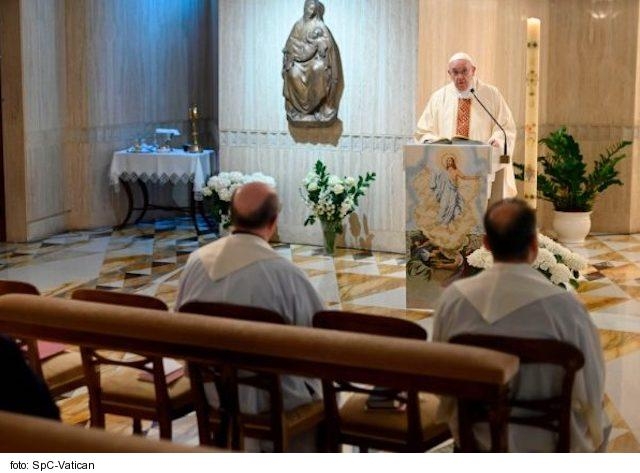 Pápež sa modlil za umelcov
