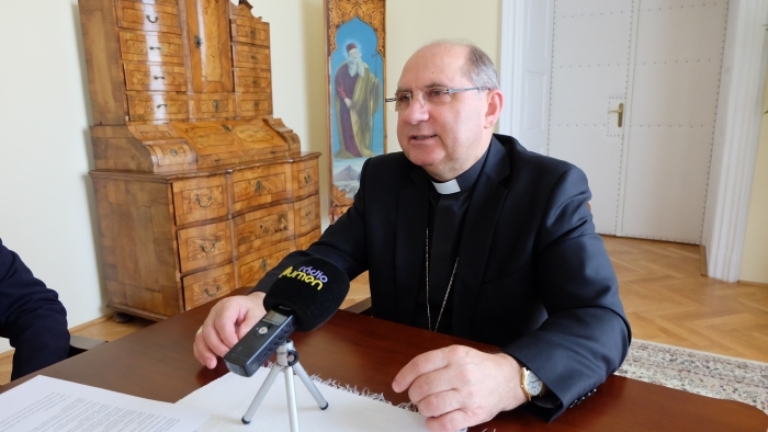 Arcibiskup Bober: Veľká Noc bude zrejme bez verejného slávenia