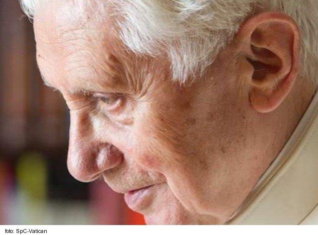 Benedikt XVI. je dlhšie na dôchodku, ako bol pápežom