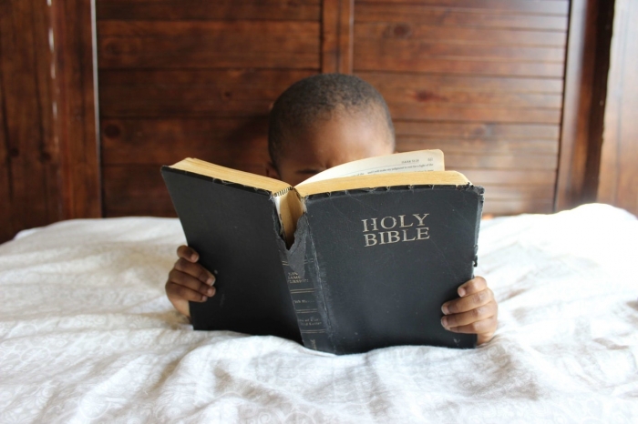 VÍKEND: Listovanie v Biblii a výchova dospievajúcich.