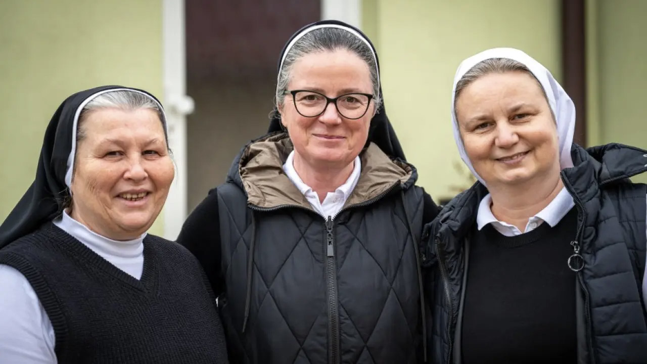 „Dobro rozdávaním rastie“ Sestry Ráchel, Antónia a Silvia z Congregatio Jesu pôsobiace v Jarovniciach.