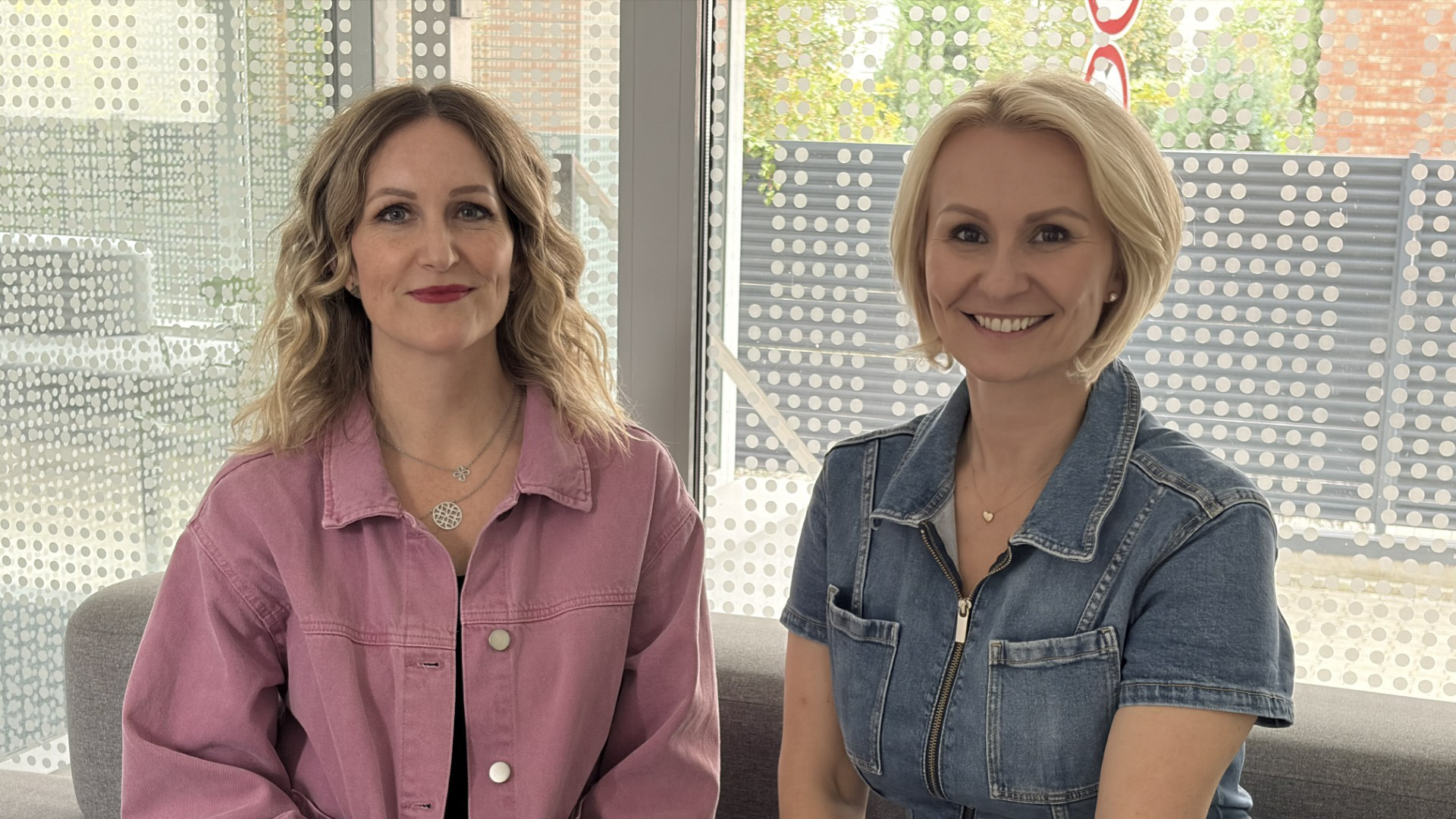 Gallup koučka Eva Hrešková s moderátorkou Andreou Poláčkovou. © Rádio LUMEN