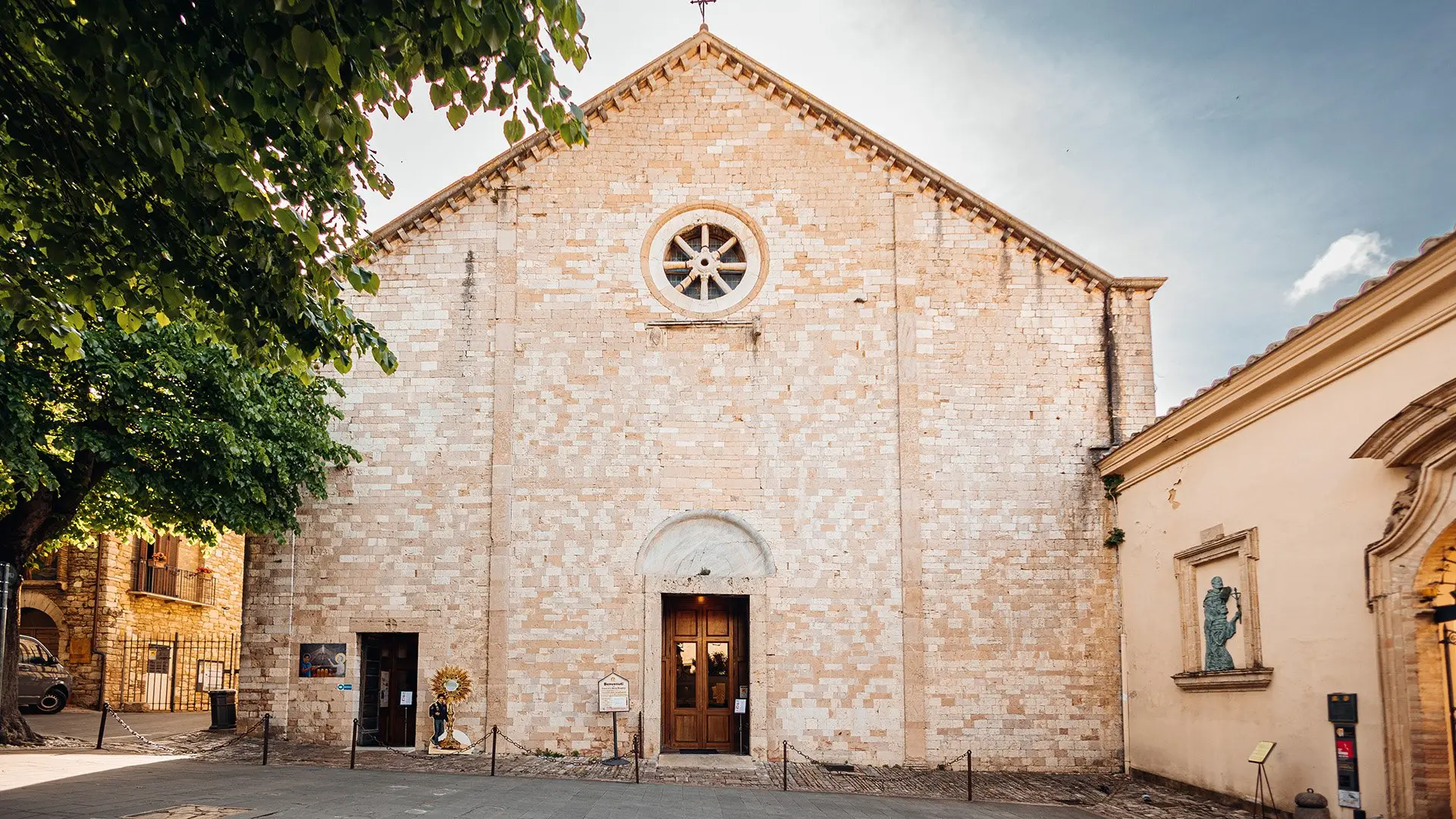 Svätyňa obnaženia (Santuario della Spogliazione) v Assisi – miesto, kde sa svätý František verejne zriekol svojho majetku a kde sú dnes uložené relikvie svätého Carla Acutisa. (Foto: Visit-Assisi.it)