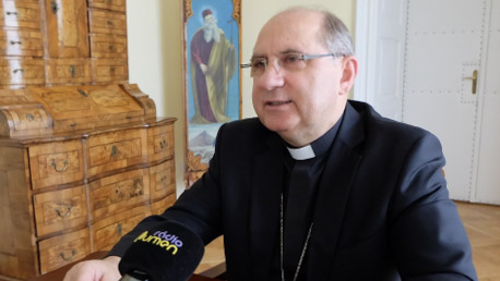 Mons. Bernard Bober na archívnej snímke pri rozhovore pre Rádio LUMEN. Foto: Martin Šajgalík