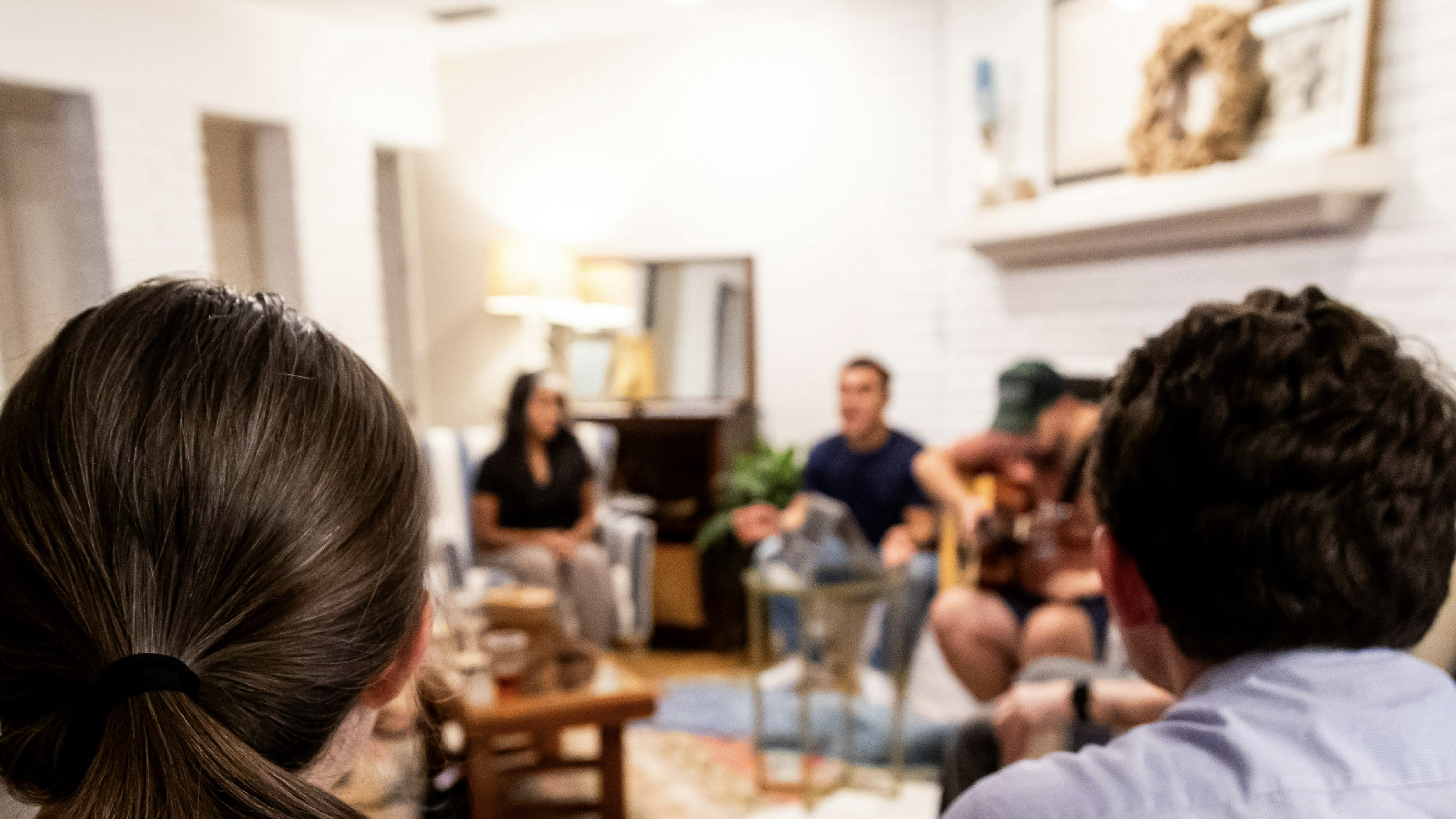 Namiesto nekonečného písania si na internete je riešením živé spoločenstvo. (Foto: pexels.com)