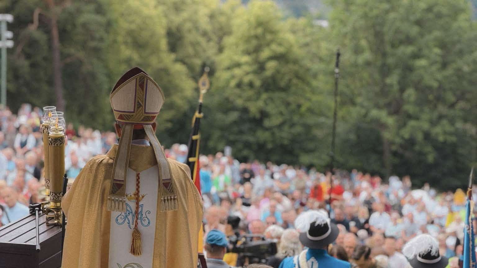J.Em. Mons. Pierbattista kardinál Pizzaballa. Levočská púť 05. 07. 2026. Zdroj: [Oficiálny účet Mons. Františka Trstenského] 