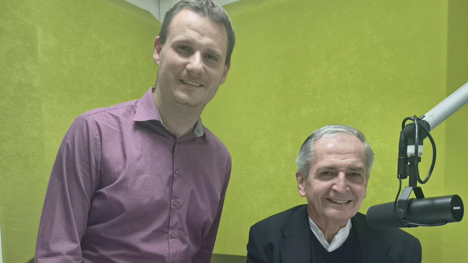 Arcibiskup Mons. Stanislav Zvolenský v štúdiu s moderátorom Jánom Heribanom. © Rádio LUMEN