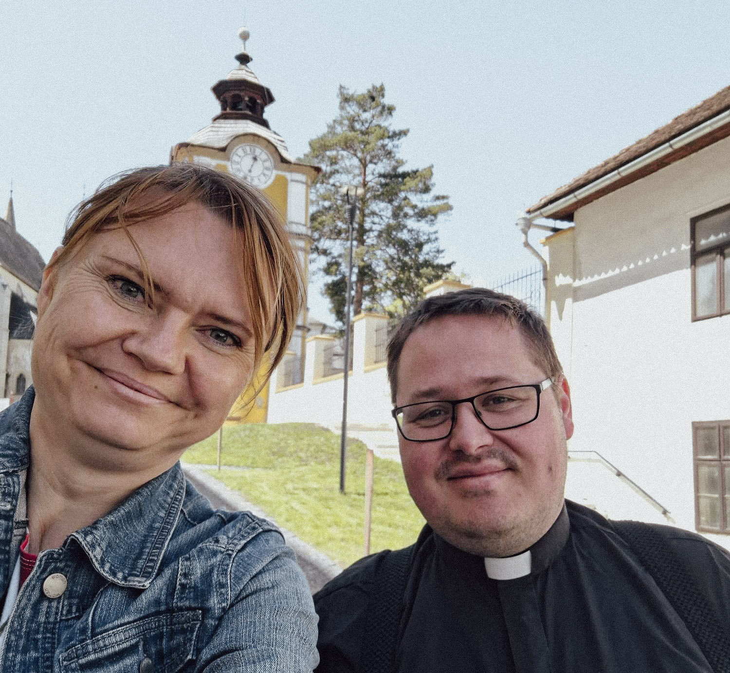 Redaktorka Rádia LUMEN Janka Ondrejková a koordinátor projektov Spišskej Kapituly otec Peter Matis pri nahrávaní relácie Rozhovor týždňa © 2026 Rádio LUMEN